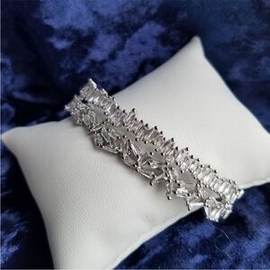 Swarovski Elements 925 Sterling Silver Open Cuff Contemporary Bracelet NEW